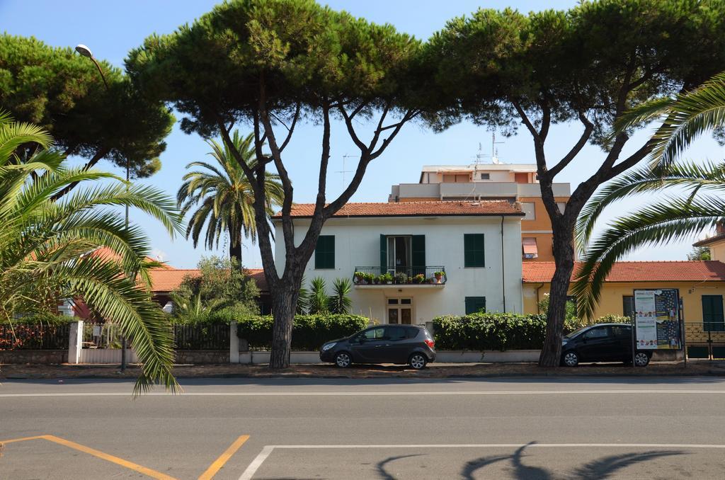 Vila Casa Lia Marina Di Carrara Exteriér fotografie